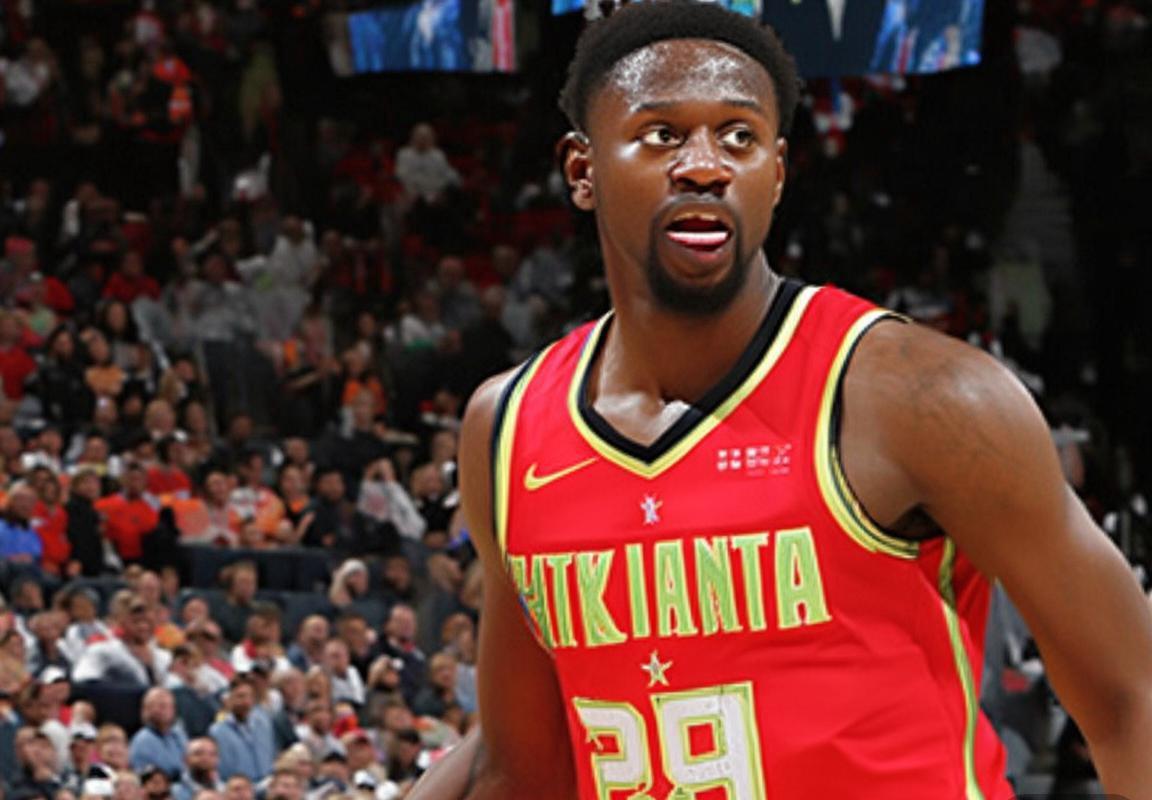 特雷·杨三双引领老鹰团队篮球，奥涅卡·奥孔武全能表现助队取胜